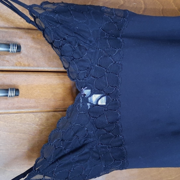 Lingerie - Picture 2 of 4